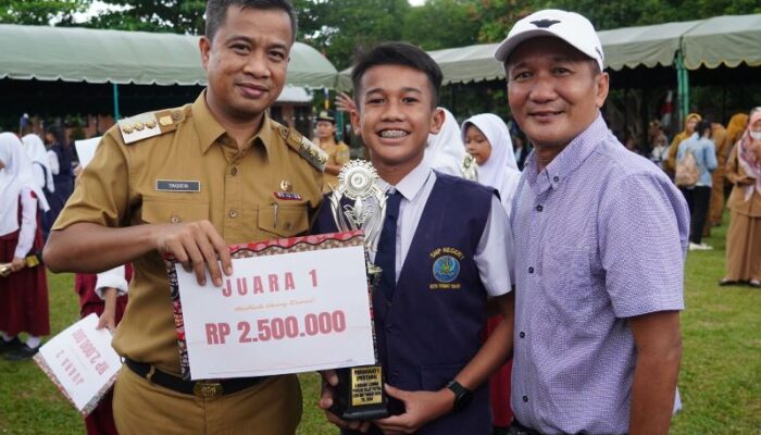 Pj Wali Kota Berikan Penghargaan 72 Siswa Berprestasi Pada OSN, O2SN Dan FLS2SN
