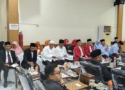 Keempat Paslon Bupati dan Wakil Bupati Pidie saat penyampaian visi, misi dan program prioritas yang digelar DPRK, Rabu (25/9). Waspada/Muhammad Riza