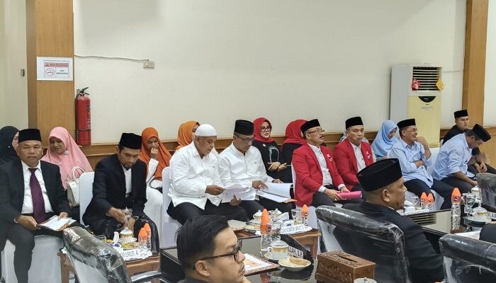 DPRK Pidie Rapat Penyampaian Visi Misi Paslon Bupati/Wakil Bupati