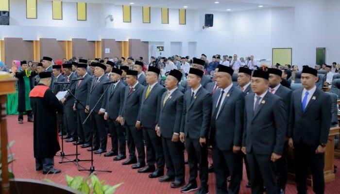Sah, 25 Anggota DPRK Nagan Raya Dilantik