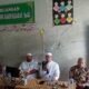 Al Ustadz H Achmad Fauzan Nasution saat memberikan ceramah di hadapan ratusan masyarakat dan orang tua siswa MTs Almuttaqin, Sosopan, Rabu (25/9). Waspada/Ist