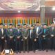 Dua pasangan calon bupati H Safriadi-Hamzah Sulaiman (Sahabat) dan Dulmusrid-Al Hidayat (Duha) saat berfoto bersama Ketua Sementara DPRK H Amaliun dan Darto serta KIP Aceh Singkil, Rabu (25/9/2024). WAspada/Ist