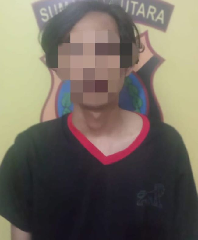 Tim Unit Reskrim Polsek Siantar Utara Polres Pematangsiantar meringkus terduga pelaku MSP, 21, di Jl. Angkola, Kel. Siopat Suhu, Kec. Siantar Timur, Kamis (26/9) pukul 01:00, karena melakukan pengeroyokan bersama lima pelaku lainnya yang masih buron terhadap dua korban penyandang disabilitas.(Waspada-Ist).
