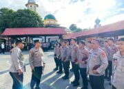 Kapolres Sabang saat melakukan pemeriksaan personelnya. (Waspada/ist)