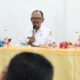 Plt. Bupati Simalungun H. Zonny Waldi didampingi Sekda Esron Sinaga saat memimpin kegiatan Rakor di kantor Camat Tapian Dolok, Senin (30/9).(Waspada/ist).