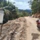 Proyek peningkatan struktur jalan provinsi ruas Sihaporas-paringgonan di wilayah kecamatan Sosopan berbiaya Rp 23,4 miliar.(Waspada/Idaham Butar Butar)