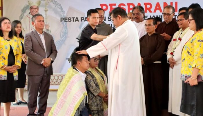 Uskup Agung Medan Beri Pemberkatan Kepada Bupati Simalungun