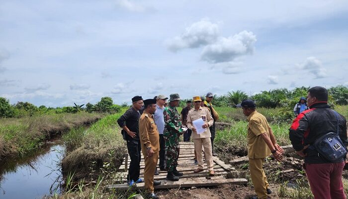 Sekda Tinjau Jalan Program Bakti Sosial TNI 2024
