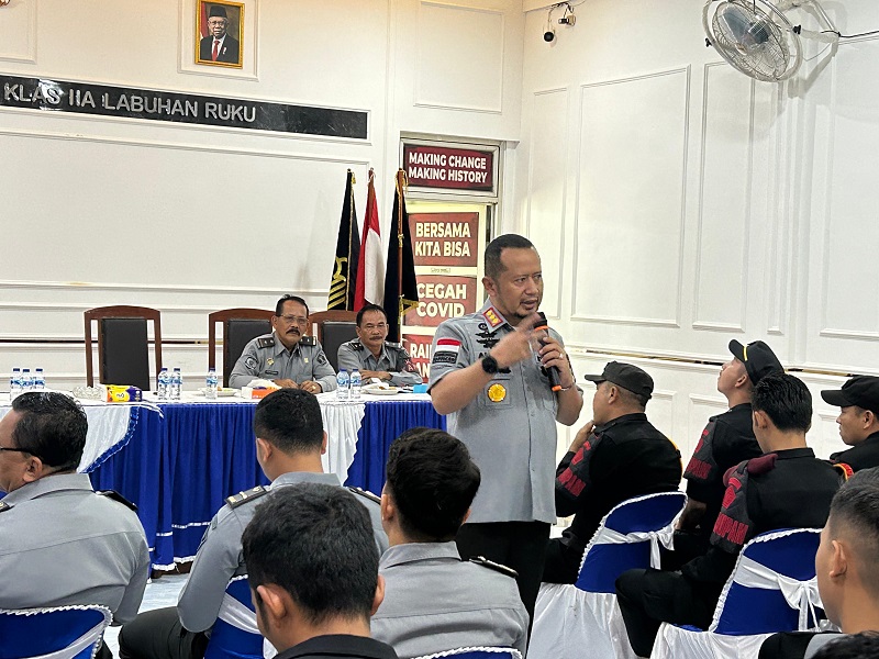 JALANNYA rapat dinas di Lapas Labuhan Ruku dan diskusi strategi kebijakan diselenggarakan oleh Kementerian Hukum dan HAM Sumut secara virtual.Waspada/Ist
