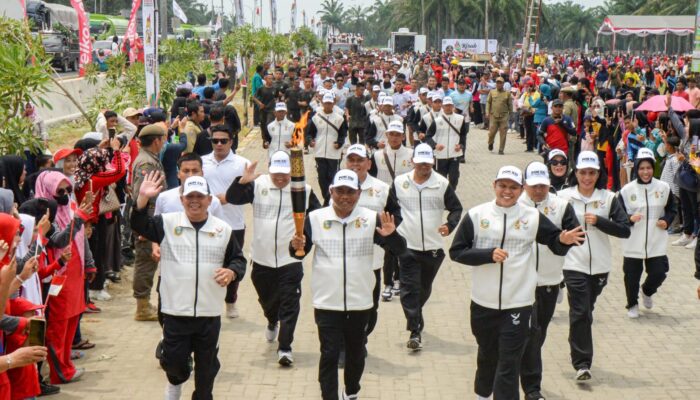 Bupati Dan Wabup Sergai Bawa Obor Api PON XXI Sumut-Aceh