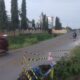 KONDISI JALAN Jalan Mahoni, Pasar 2 Timur, Desa Bandar Khalifah Kecamatan Percut Sei Tuan, Deli Serdang yang amblas, terlihat dipasang rambu jalan, bukan diperbaiki. Waspada/Ist