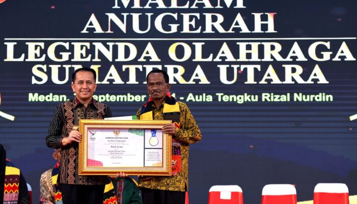 Legenda Olahraga Sumut Terima Penghargaan