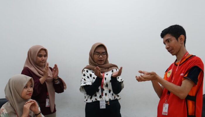 Alfamidi Latih Karyawan Berbahasa Isyarat, Mudahkan Komunikasi Dengan Ruwi
