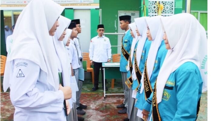 MAN Binjai Lantik Pengurus OSIM 2024-2025