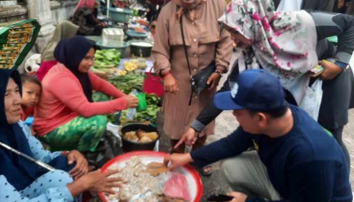 Cabup Palas Nomor 1, Putra Mahkota Kunjungi Pasar Sapa Pedagang