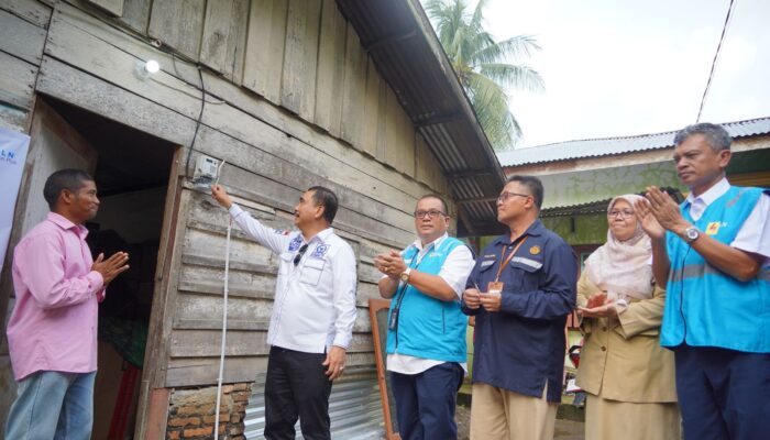 PLN UID Sumut Sambungkan Listrik Warga Tidak Mampu