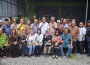 Silaturahmi Ke Mantan Lurah, Rico Waas Ingin Mendengar Nasihat Dan Masukan