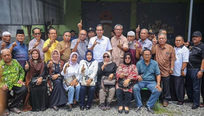 Silaturahmi Ke Mantan Lurah, Rico Waas Ingin Mendengar Nasihat Dan Masukan