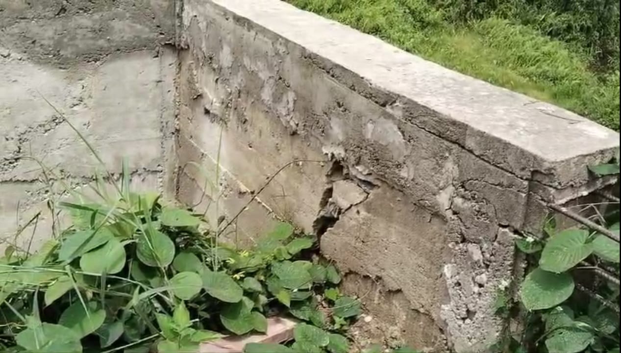 Baru Rampung, Talud Di Puskesmas Kuta Tinggi Sudah Retak