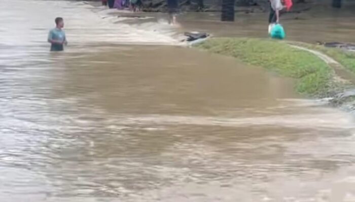 Hujan Deras, Akses Sejumlah Desa Di Labusel Lumpuh