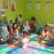 Senyum ceria orang tua anak berkebutuhan khusus mendapatkan bantuan dari program Tanggung Jawab Sosial dan Lingkungan (TJSL) PLN UID Sumatera Utara.