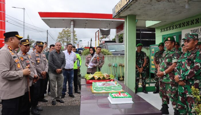 Kapolres Humbahas Rayakan HUT-79 TNI Di Makoramil 05/Doloksanggul