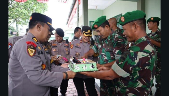 HUT Ke-79 TNI, Polres Dairi Berikan Kejutan