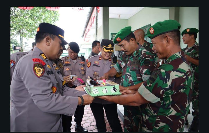 HUT Ke-79 TNI, Polres Dairi Berikan Kejutan