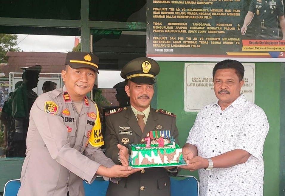 HUT TNI Berlangsung Meriah, Muspika Di Aceh Timur Surprise Ke Koramil HUT TNI Berlangsung Meriah, Muspika Di Aceh Timur Surprise Ke Koramil