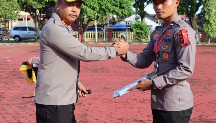 Kapolres Nias Beri Penghargaan Personel Berprestasi Pada PON XX1 Aceh-Sumut