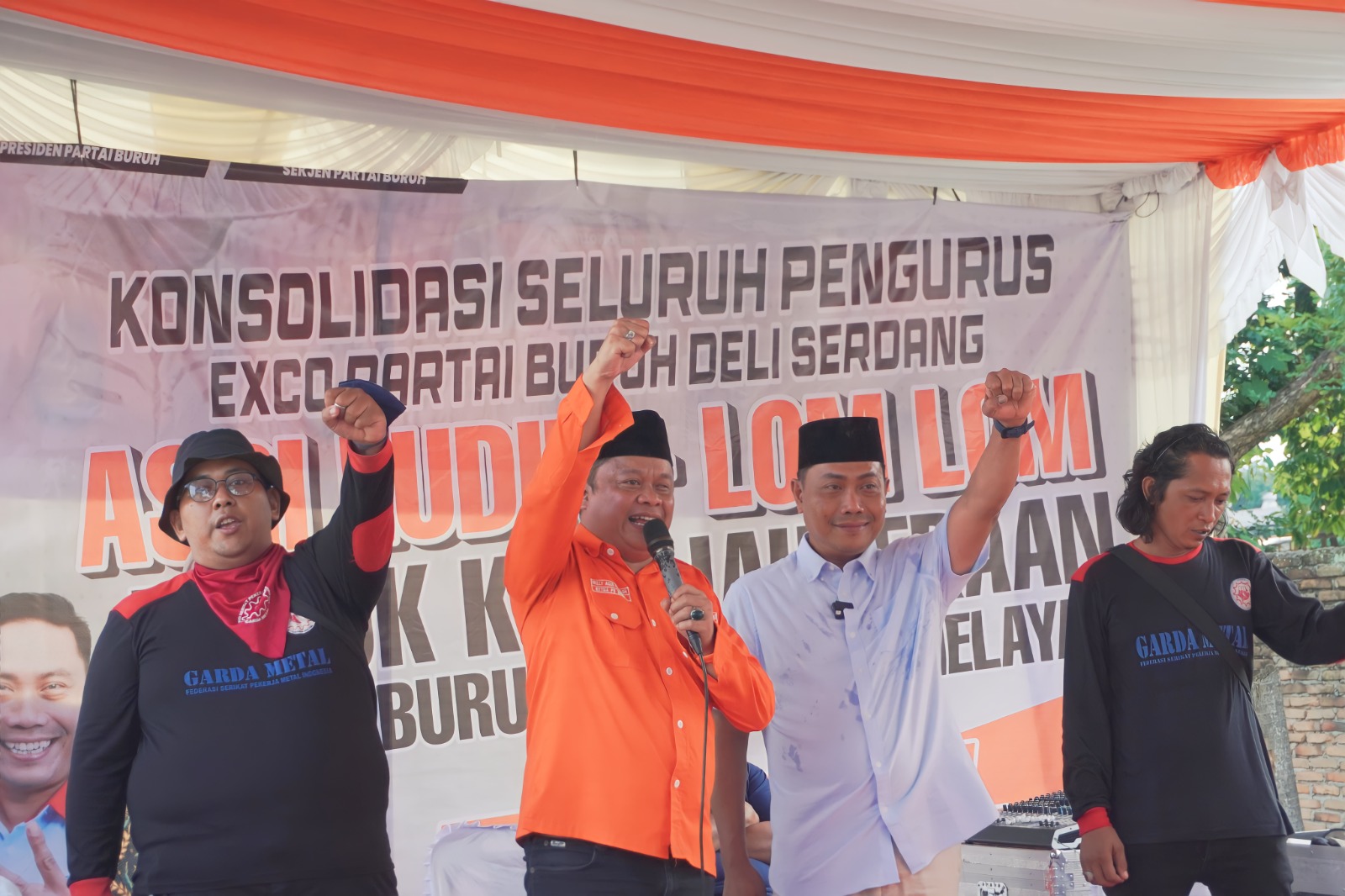 Deklarasikan Pemenangan Asri Ludin-Lom Lom, Partai Buruh Serahkan Dana Partisipasi