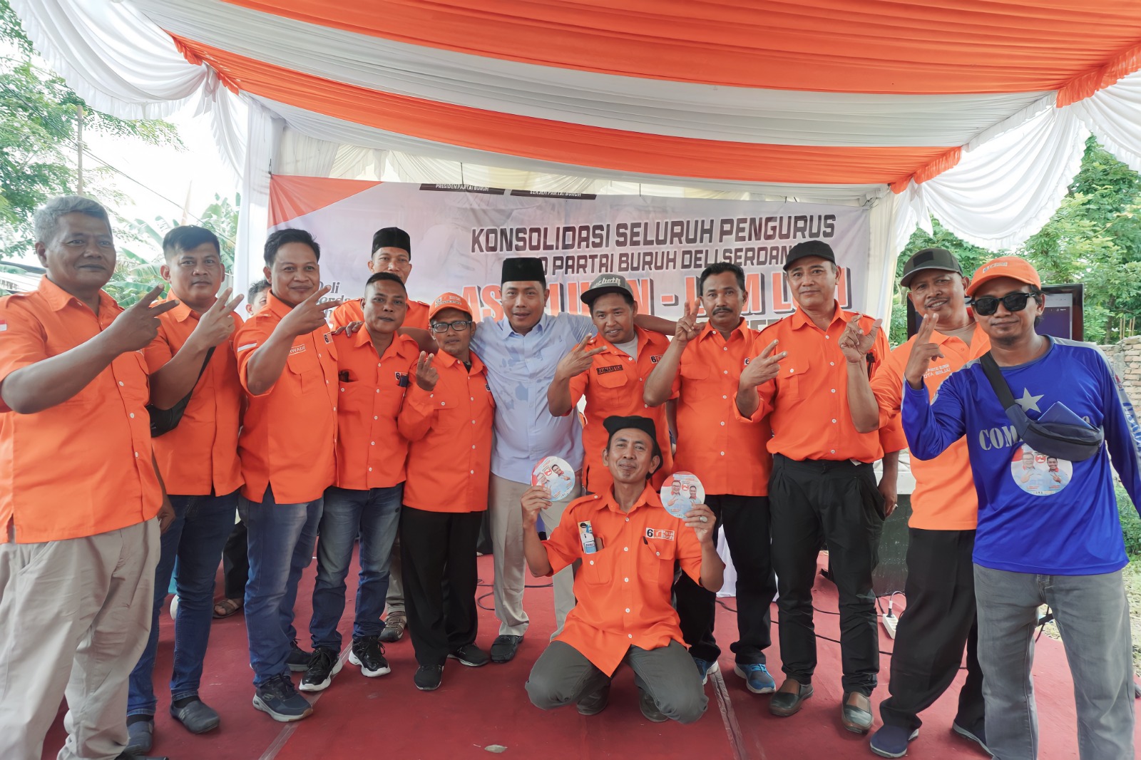 Deklarasikan Pemenangan Asri Ludin-Lom Lom, Partai Buruh Serahkan Dana Partisipasi