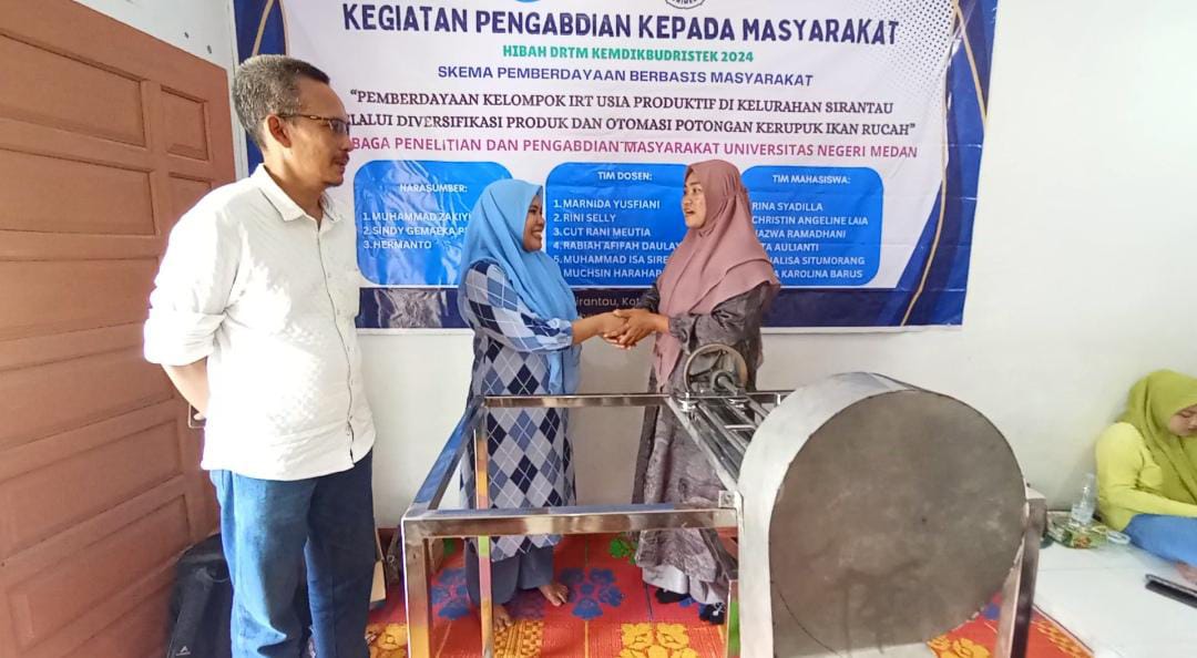 Tim PKM Dosen Unimed Edukasi IRT Usia Produktif Olah Ikan Rucah
