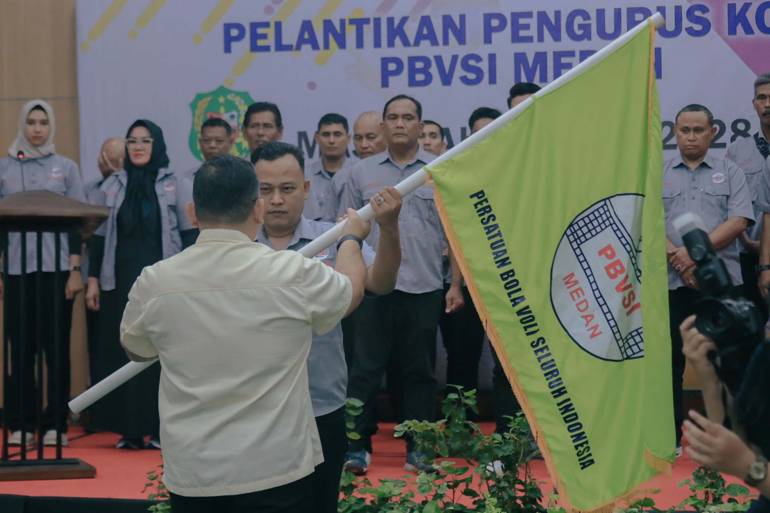 Hadir Pelantikan PBVSI, Plt Wali Kota Medan Berharap Kepengurusan Dapat Menggeliatkan Olahraga Voli