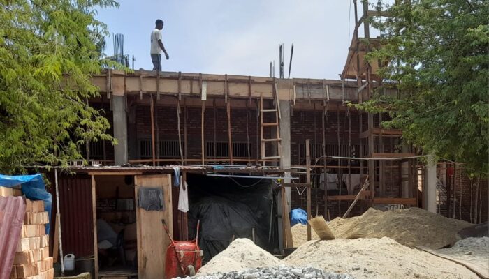 Proyek Pembangunan RKB dan Laboratorium Di SDN 1 Gostel Abaikan K3