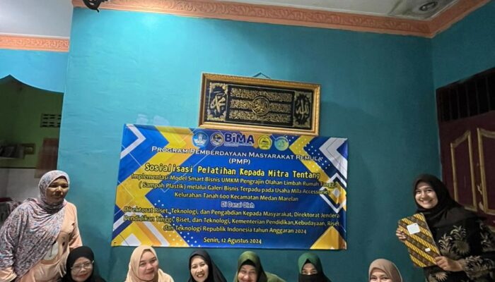 Tim PKM Dosen Unham Edukasi Pengelola UMKM Mila Accessories