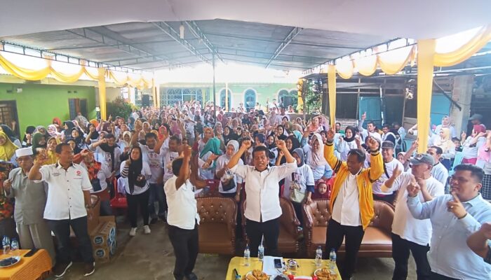 Kaum Ibu Di Sinaksak ‘Goyang’ Radiapoh, RHS-AZI Nomor 1 Harus Menang