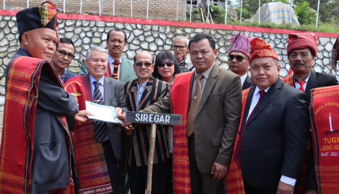 Parsadaan Pomparan Limbong Mulana Berikan Ulos Nasoraburuk Untuk 4 Marga