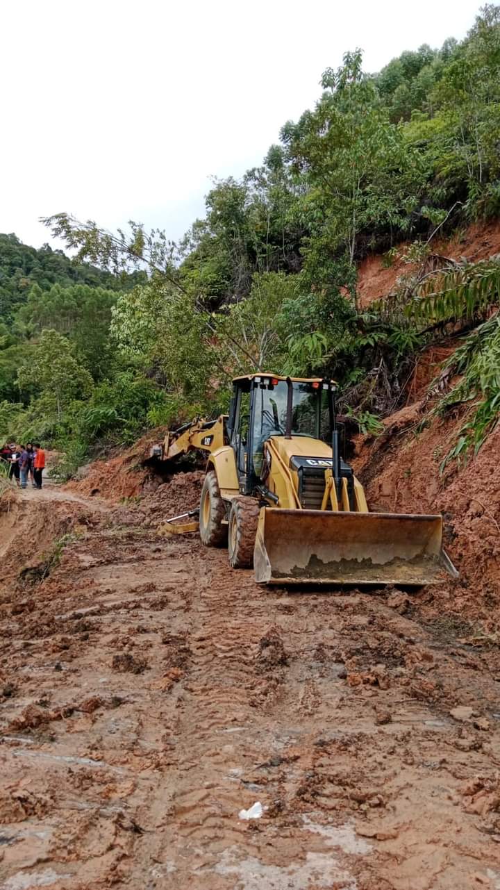 Tapsel Dipimpin Plt. Bupati Rado, Gerak Cepat Tangani Bencana Tapsel Dipimpin Plt. Bupati Rado, Gerak Cepat Tangani Bencana