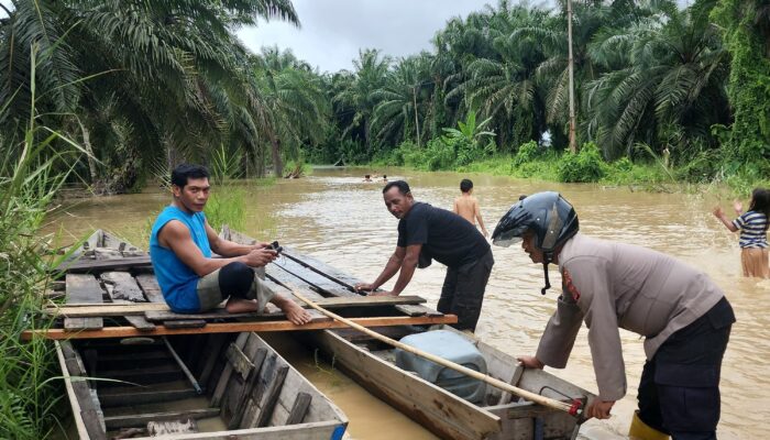 Luapan Banjir Lae Souraya Masih Meluas, Rakit Jadi Transportasi Alternatif