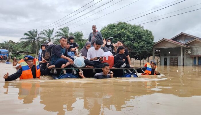 Jalan Nasional Diterjang Banjir, Transportasi Tapaktuan – Medan Lumpuh Total