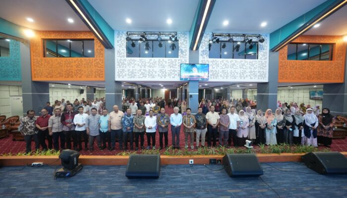 Rektor UMSU Serahkan Rp1,4 Miliar Insentif Publikasi Ilmiah Dosen Batch 1