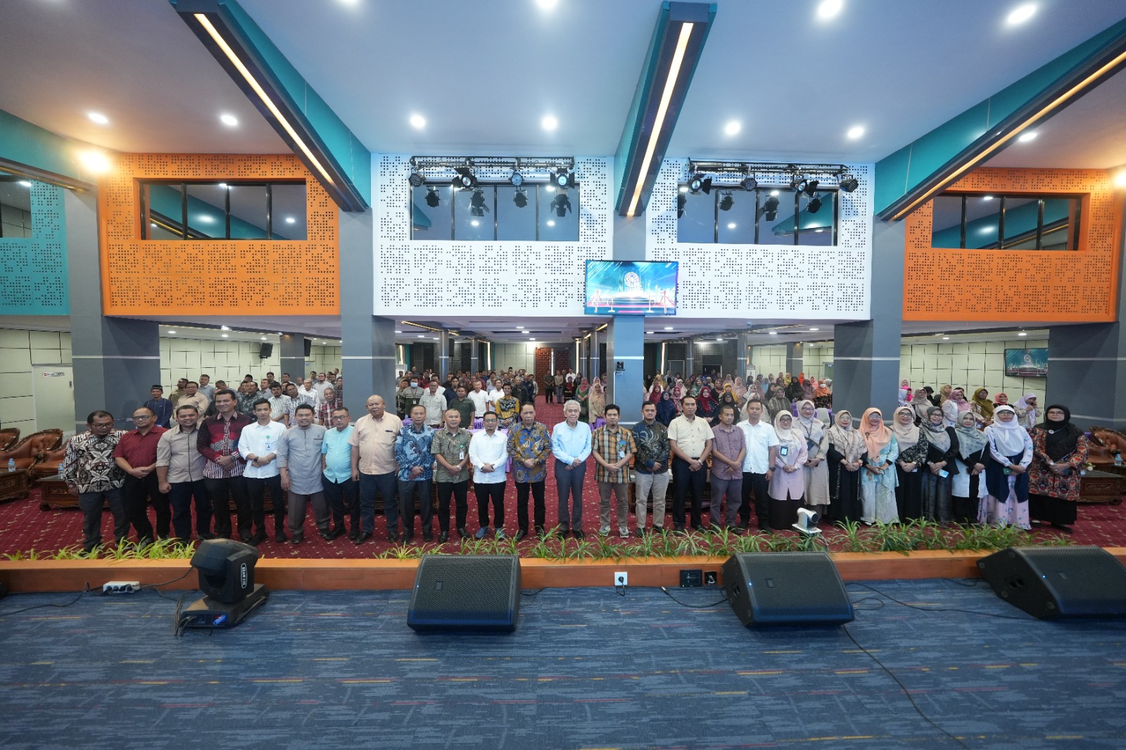 Rektor UMSU Serahkan Rp1,4 Miliar Insentif Publikasi Ilmiah Dosen Batch 1