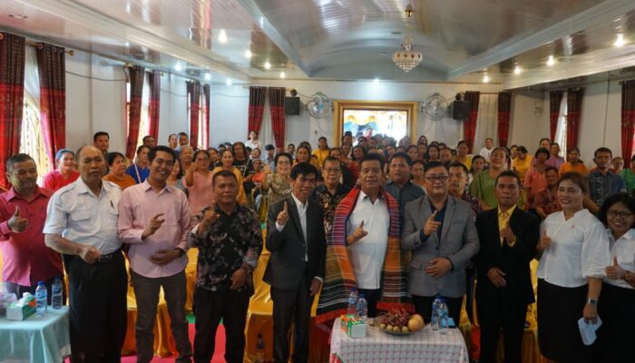 Hadiri Seminar Pelayanan Gereja, RHS Didoakan Menang Untuk 1 Periode Lagi