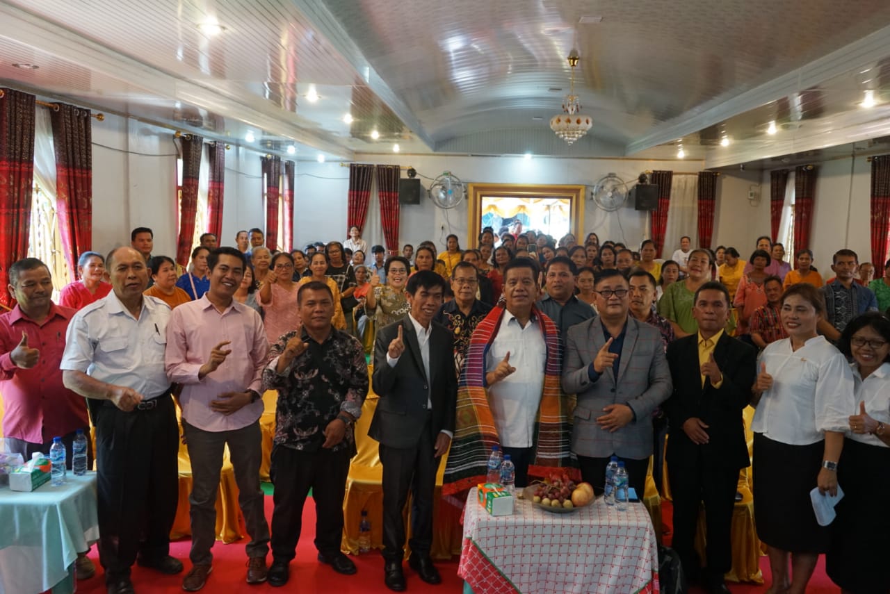 Hadiri Seminar Pelayanan Gereja, RHS Didoakan Menang Untuk 1 Periode Lagi