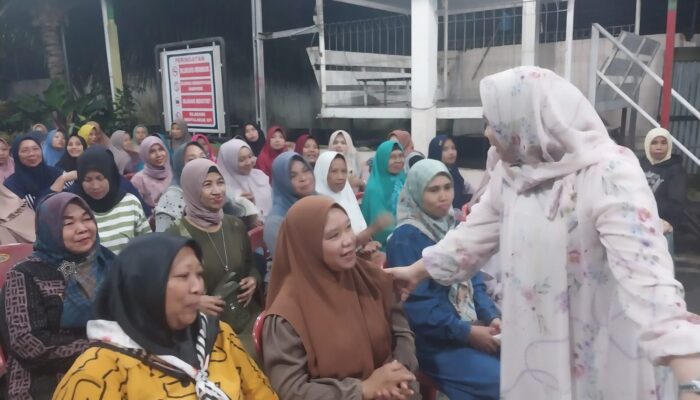 Istri Paslon Bupati Deliserdang No Urut 2 Disambut Hangat Warga Beringin-Pantai Labu