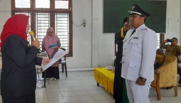 Lantik Pj Keuchik Penjahitan, Masyarakat Datangi Camat Minta Inventarisasi Aset Desa