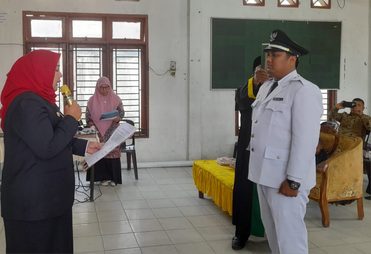 Lantik Pj Keuchik Penjahitan, Masyarakat Datangi Camat Minta Inventarisasi Aset Desa