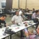 RAPAT panitia acara Syukuran & Nonton Bareng Pelantikan Prabowo Subianto sebagai Presiden dan Gibran Rakabuming Raka sebagai wakil Presiden RI yang ke delapan, di Seulawah Kupi Jalan William Iskandar, Kecamatan Percut Seituan, Deli Serdang, Sabtu (19/10/2024). Waspada/ist