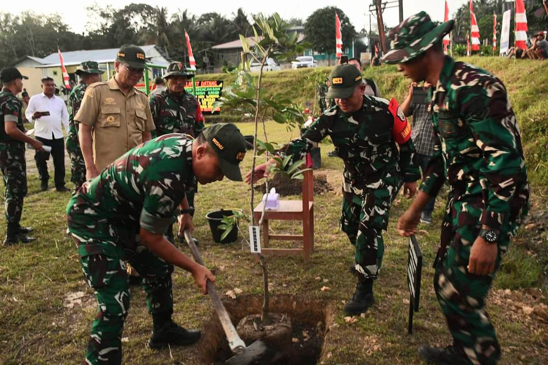 Asrena Kasad Tinjau Pelaksanaan TMMD Ke-122 Di Nisel